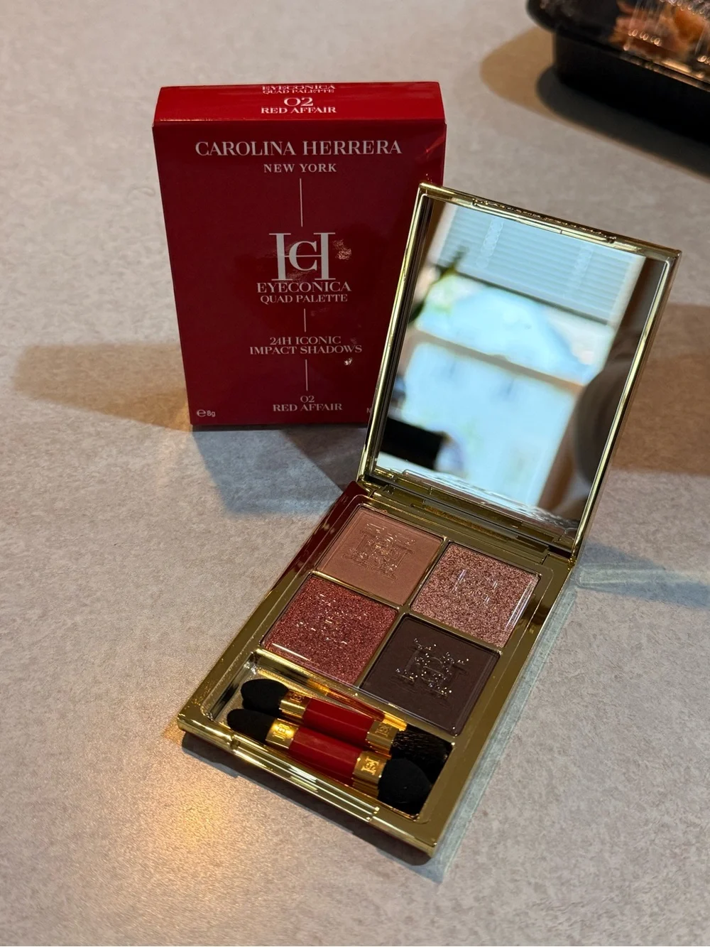 Carolina Herrera Quad Eyeshadow Palette - color red affair